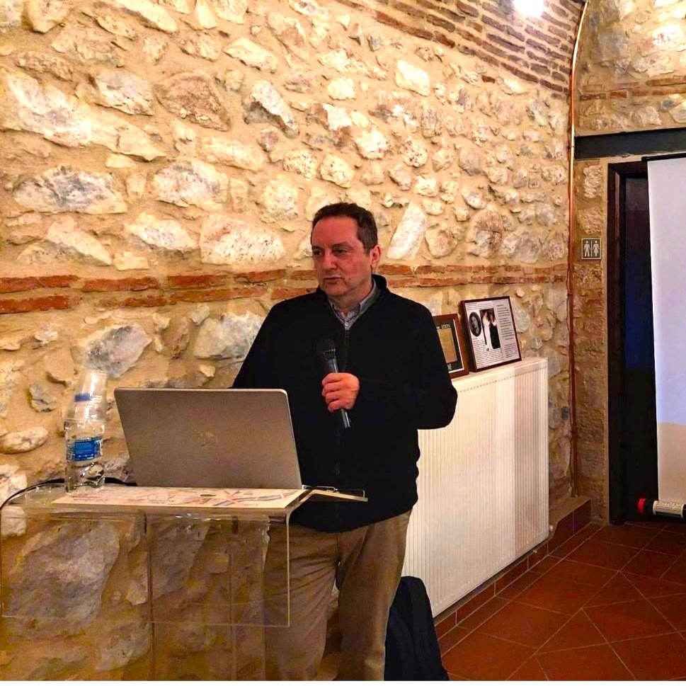 Ο Γιώργος Τράντας σε μία ομηλία 