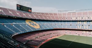 Οπαδική βία στην Ελλάδα: Γιατί οι αυστηρές ποινές είναι λάθος 6 View of Camp Nou stadium in Barcelona, showcasing the iconic stands and field.